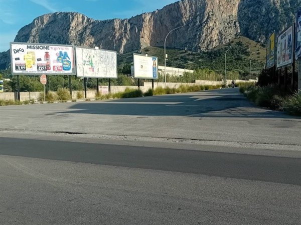 locale di sgombero in vendita a Carini in zona Bivio Foresta