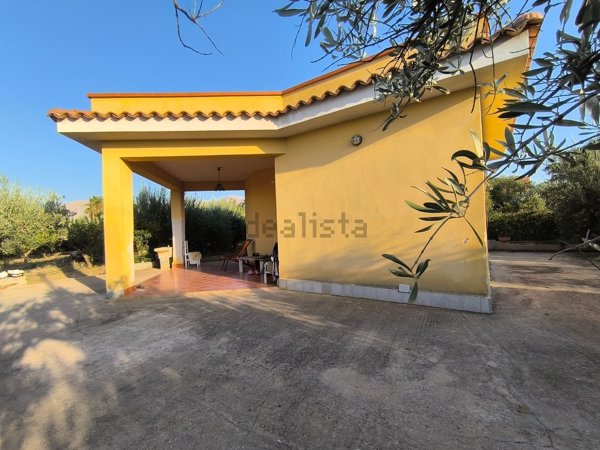 casa indipendente in vendita a Carini in zona Villagrazia di Carini