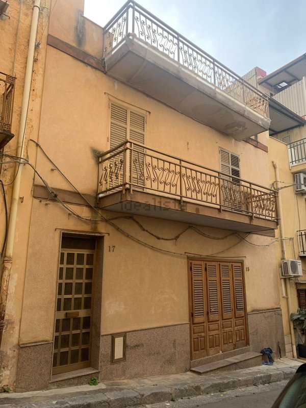 esavano in vendita a Carini