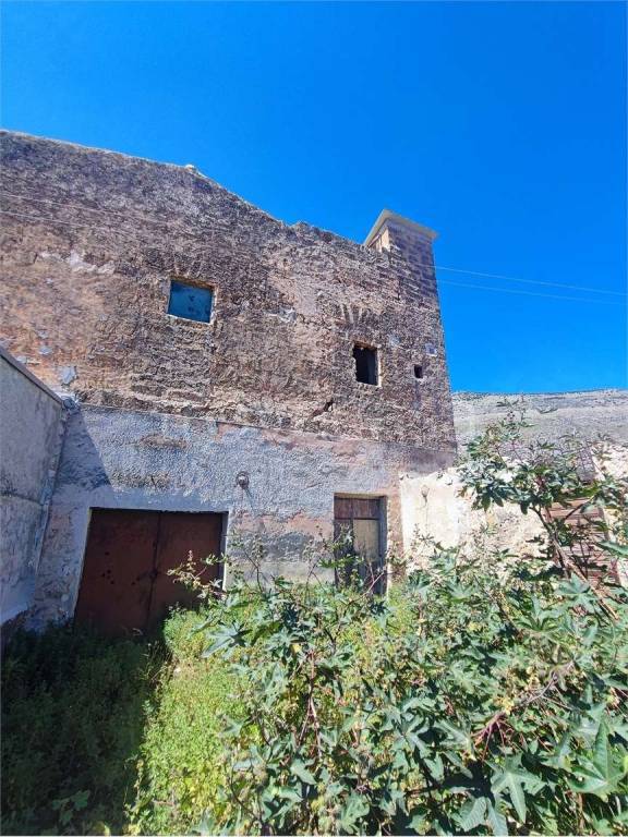 casa indipendente in vendita a Carini in zona Piraineto