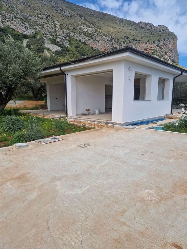 casa indipendente in vendita a Carini in zona Villagrazia di Carini