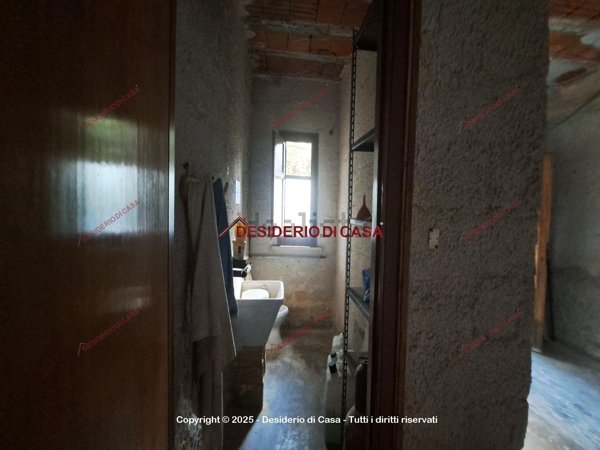 locale di sgombero in vendita a Carini