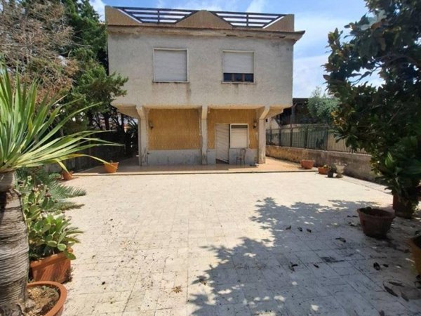 casa indipendente in vendita a Carini