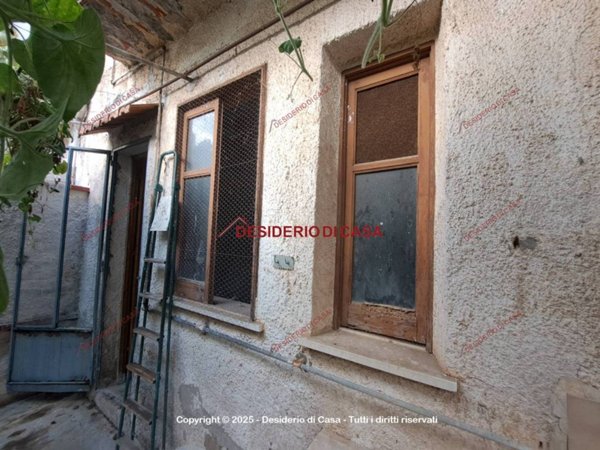 locale commerciale in vendita a Carini