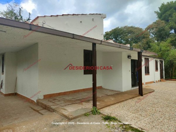 casa indipendente in vendita a Carini