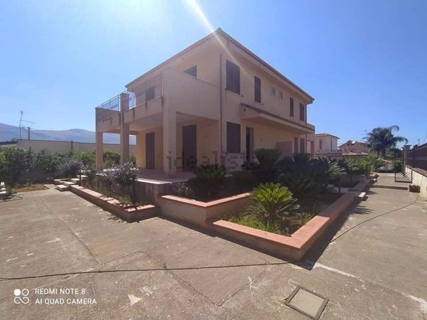 casa indipendente in vendita a Carini