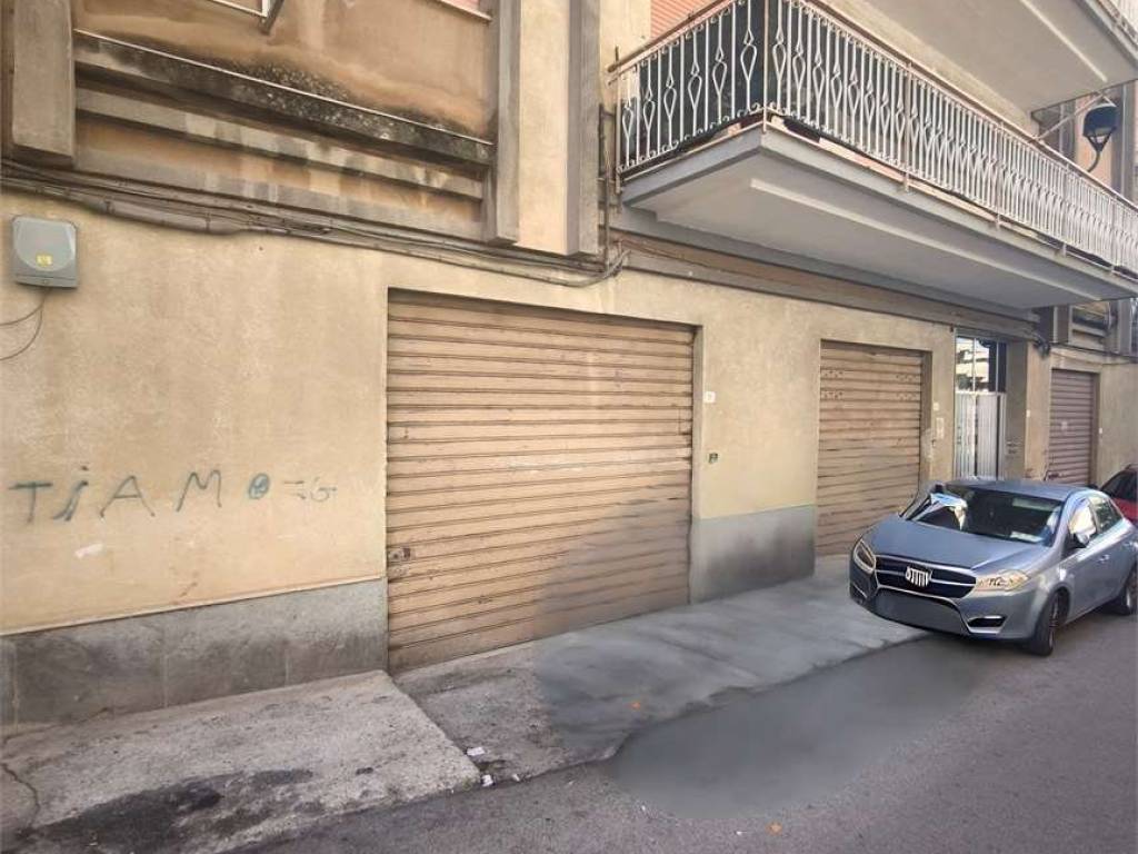 locale commerciale in vendita a Carini