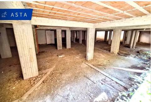 locale commerciale in vendita a Carini