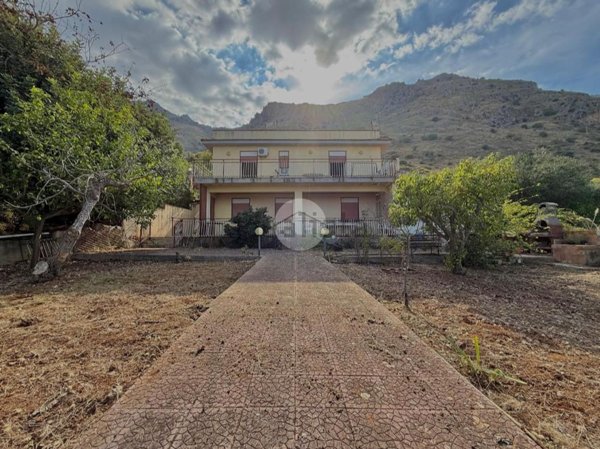 casa indipendente in vendita a Carini