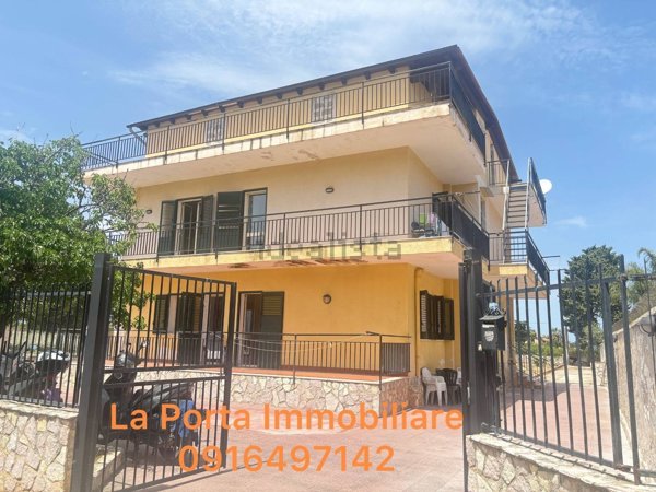 casa indipendente in vendita a Carini