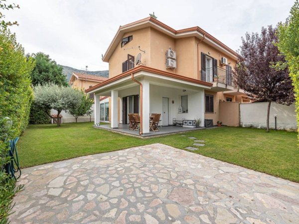 casa indipendente in vendita a Carini