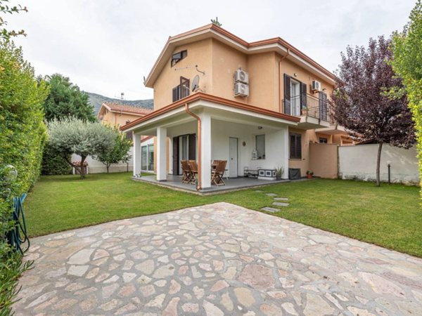 casa indipendente in vendita a Carini