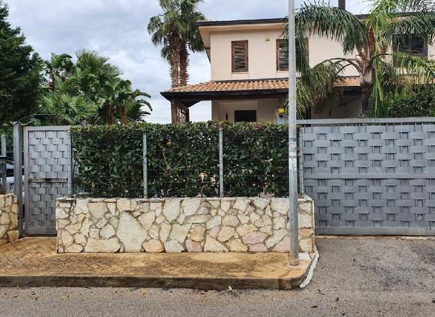 casa indipendente in vendita a Carini