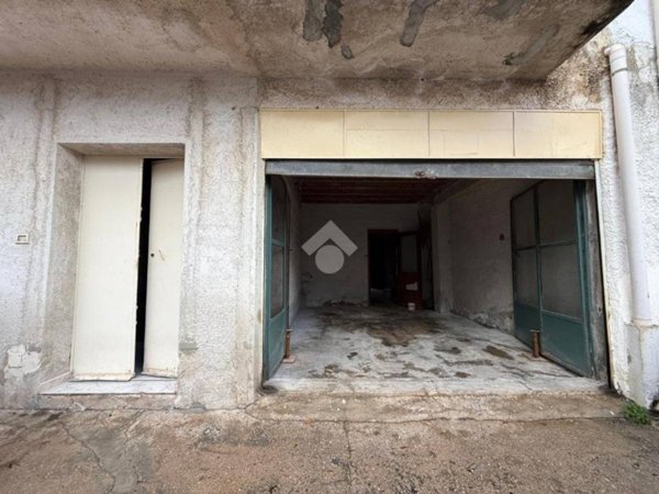 locale commerciale in vendita a Carini