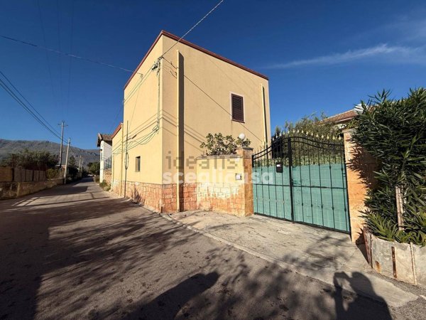 casa indipendente in vendita a Carini