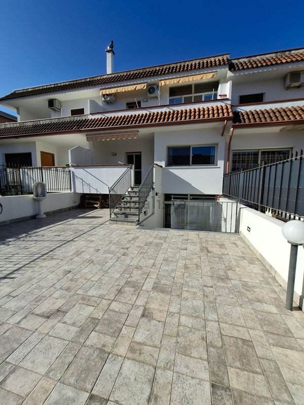 casa indipendente in vendita a Carini