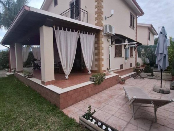 casa indipendente in vendita a Carini