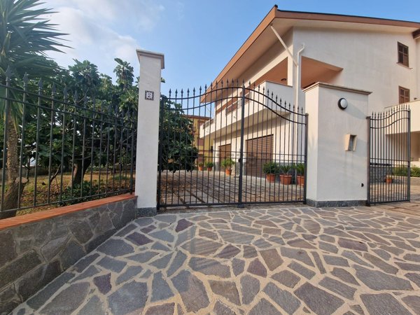 casa indipendente in vendita a Carini