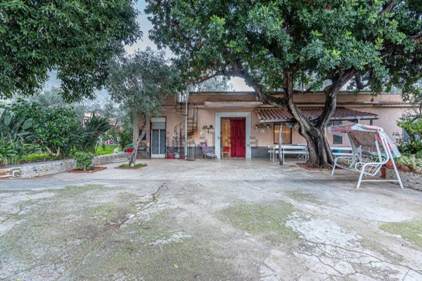 casa indipendente in vendita a Carini