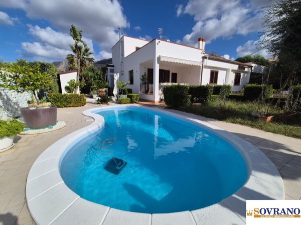 casa indipendente in vendita a Carini