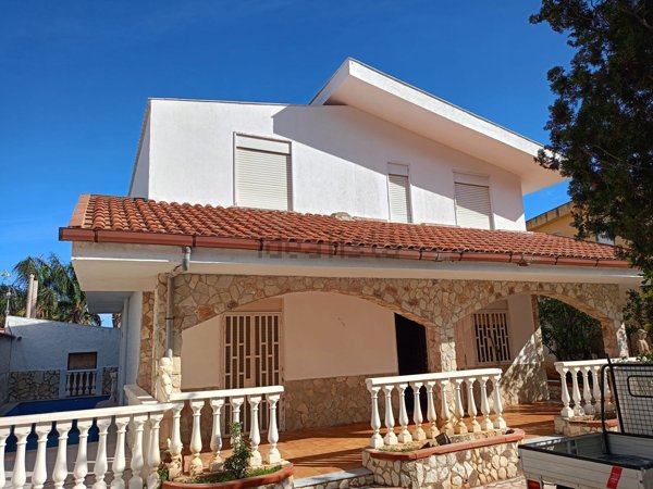 casa indipendente in vendita a Carini