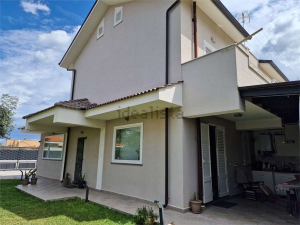 casa indipendente in vendita a Carini in zona Villagrazia di Carini