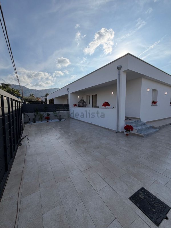 casa indipendente in vendita a Carini