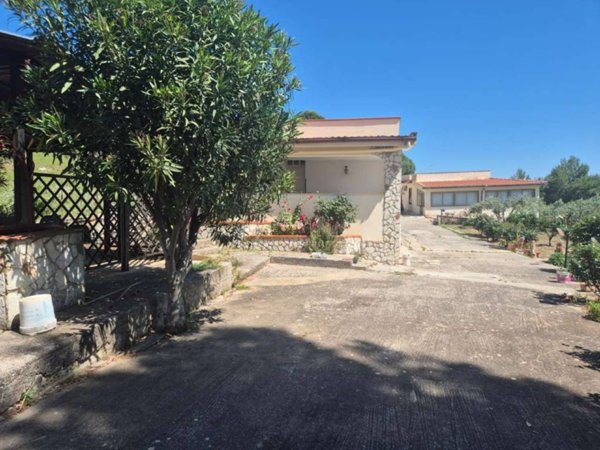 casa indipendente in vendita a Carini