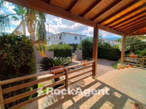 casa indipendente in vendita a Carini