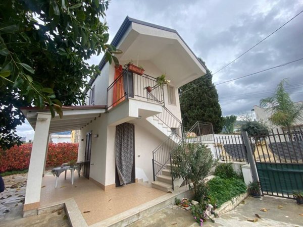 casa indipendente in vendita a Carini