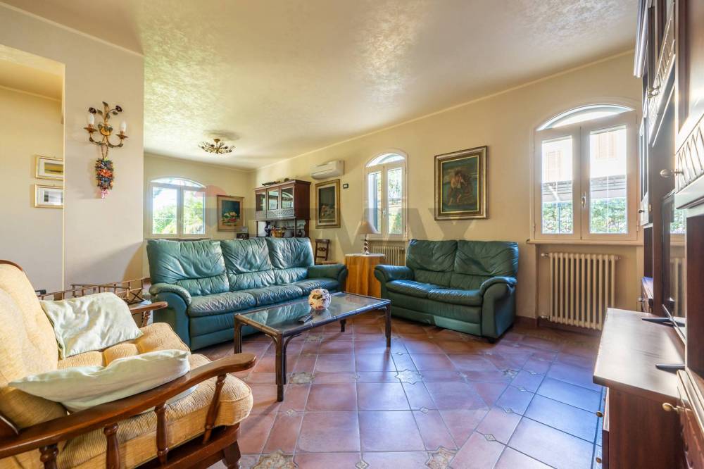 casa indipendente in vendita a Carini in zona Piraineto