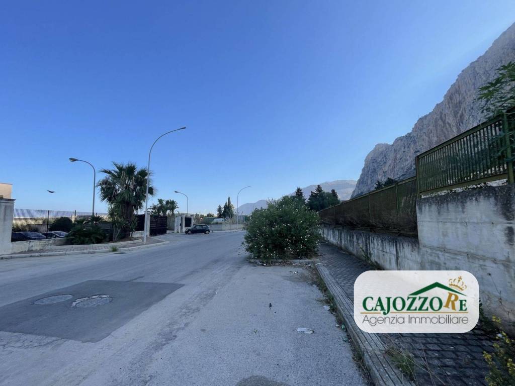 capannone in vendita a Carini