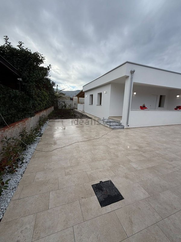 casa indipendente in vendita a Carini