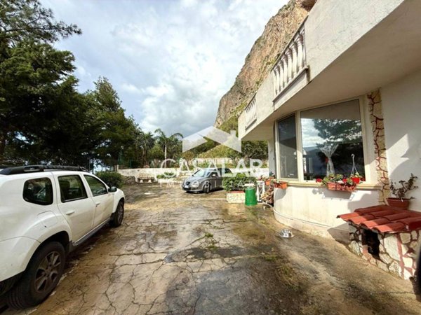 casa indipendente in vendita a Carini