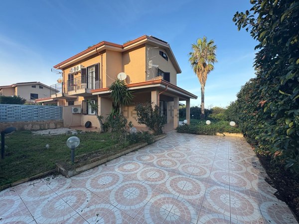 casa indipendente in vendita a Carini