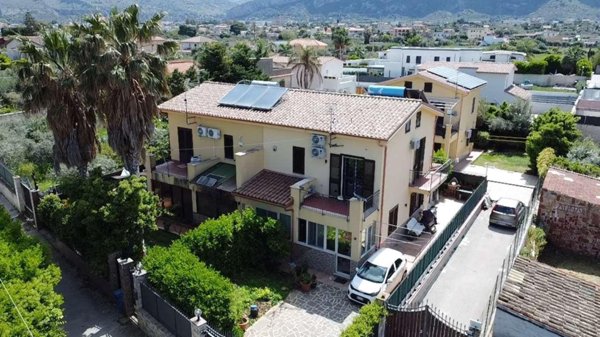 casa indipendente in vendita a Carini