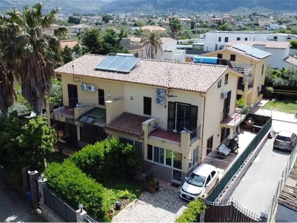 casa indipendente in vendita a Carini