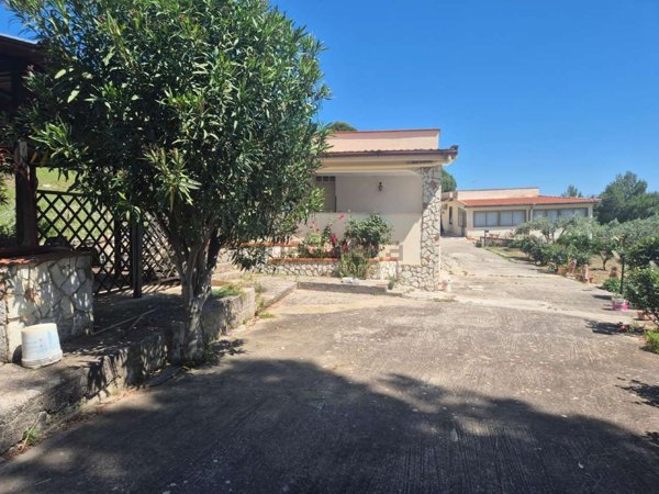 casa indipendente in vendita a Carini