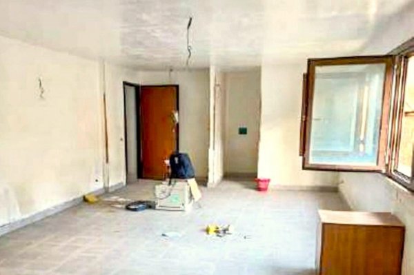 locale di sgombero in vendita a Carini