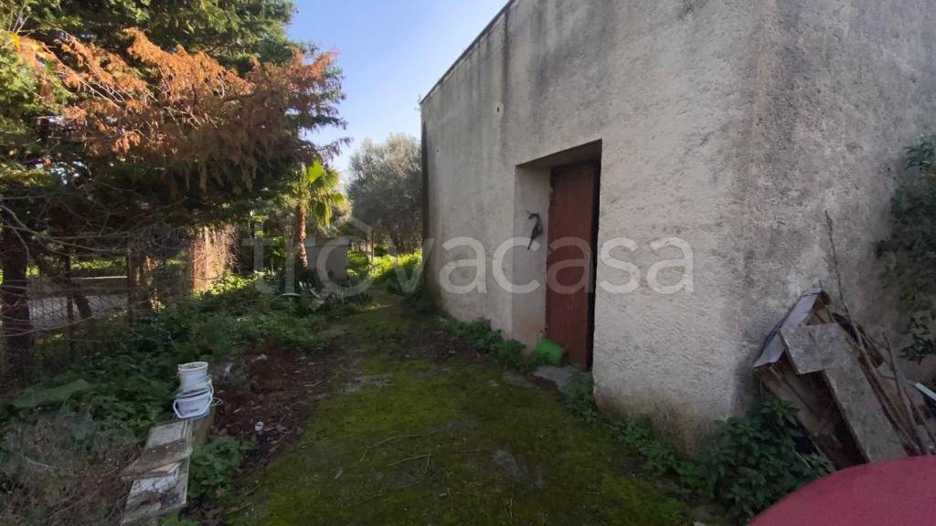 locale di sgombero in vendita a Carini