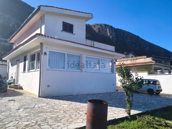 casa indipendente in vendita a Carini