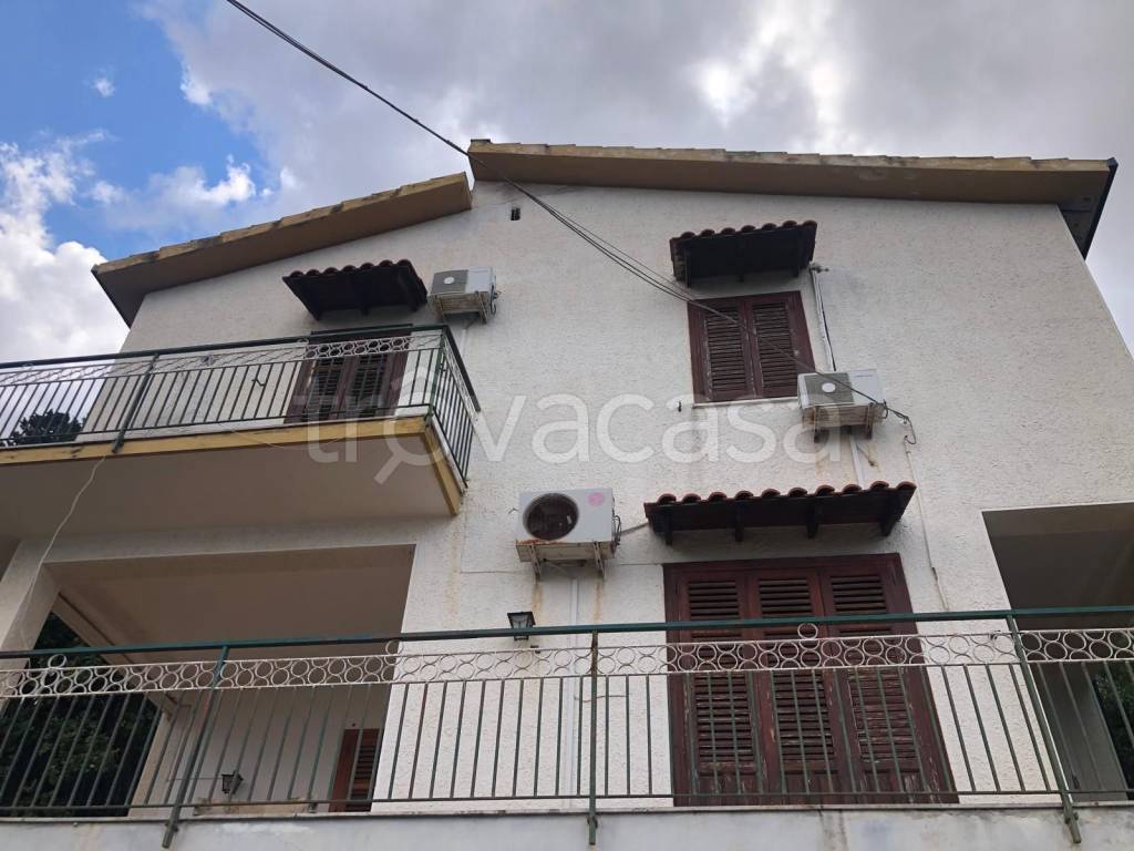 casa indipendente in vendita a Carini in zona Villagrazia di Carini