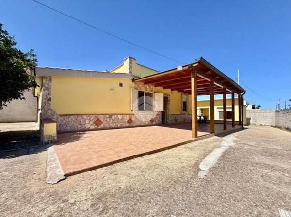 casa indipendente in vendita a Carini