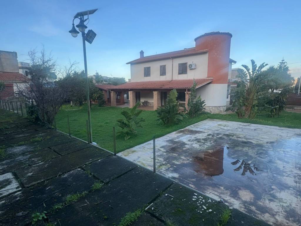 casa indipendente in vendita a Carini