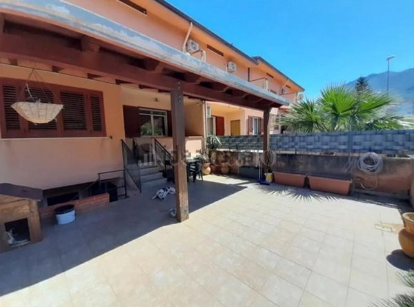 casa indipendente in vendita a Carini