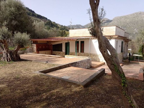 casa indipendente in vendita a Carini