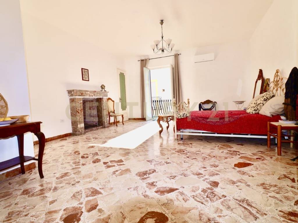 intera palazzina in vendita a Carini