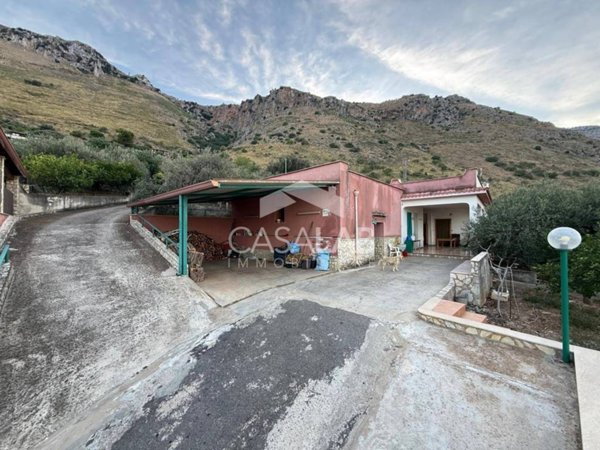 casa indipendente in vendita a Carini in zona Villagrazia di Carini