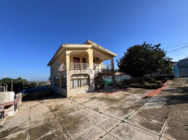 casa indipendente in vendita a Carini