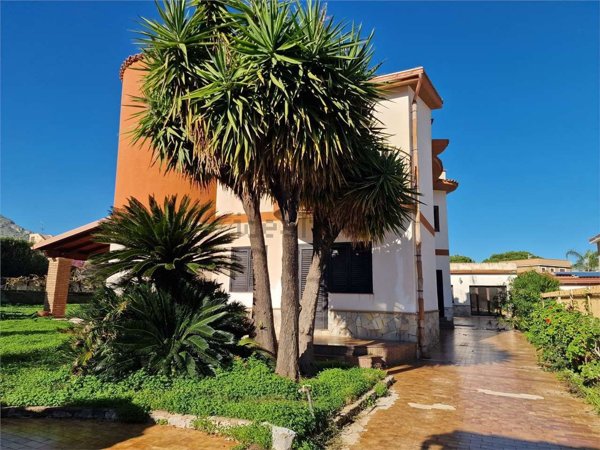 casa indipendente in vendita a Carini in zona Villagrazia di Carini